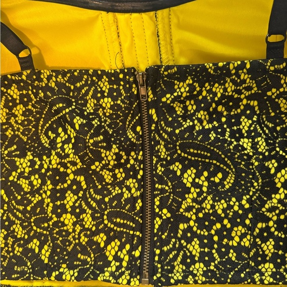 Black and Yellow Lace Bustier Top Size 2X - Picture 3 of 5